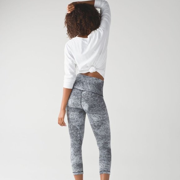 lululemon athletica Pants - 🖤🎉🖤 Lululemon Black White High Rise (looks Gray) Spray Dye Crops